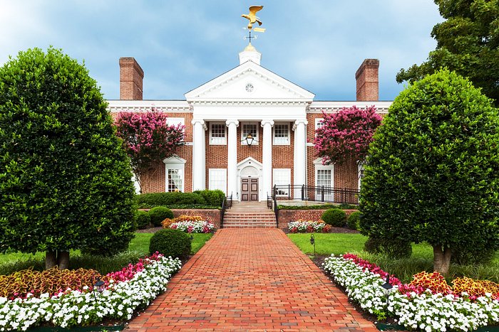 Front view of the Virginia Crossings Hotel